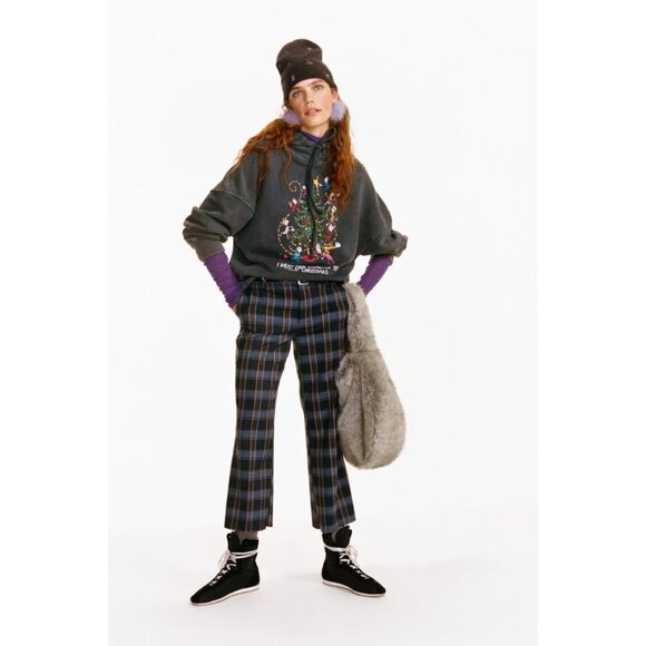 ZARA GRINCH™ CHRISTMAS WASHED EFFECT SWEATSHIRT - Picture 2 of 5